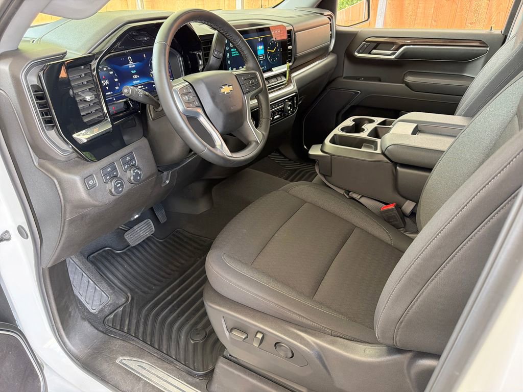 Used 2024 Chevrolet Silverado 1500 LT AWD/4WD image 2