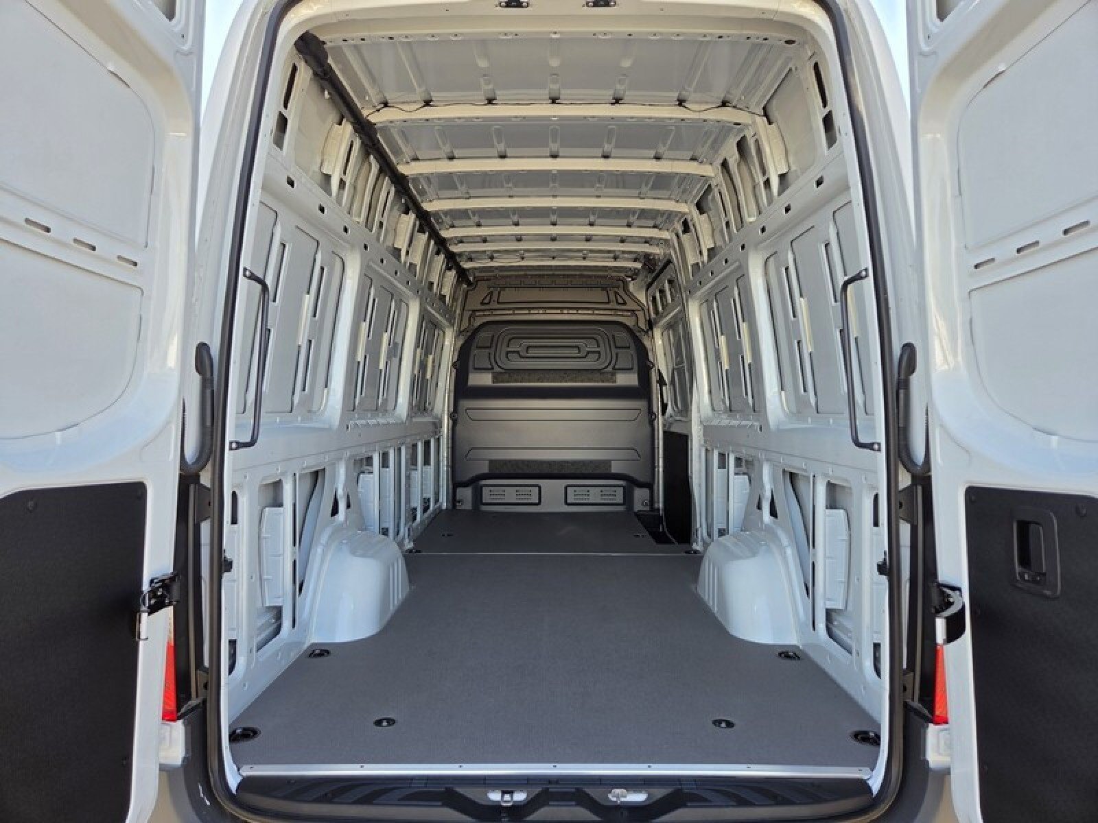 New 2025 Mercedes-Benz eSprinter 170 Cargo image 13