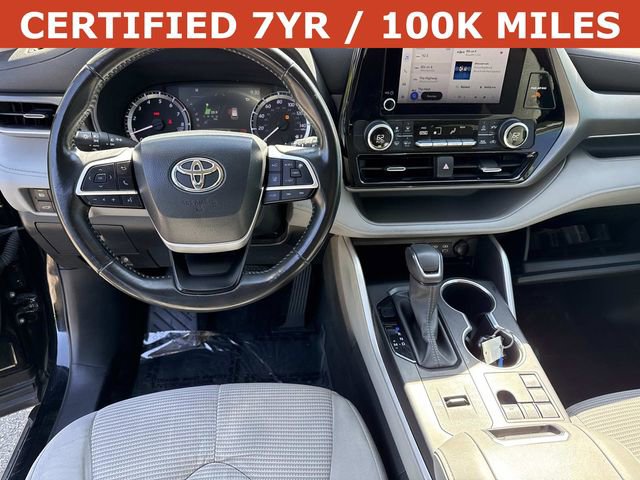 Used 2024 Toyota Highlander LE FWD image 17