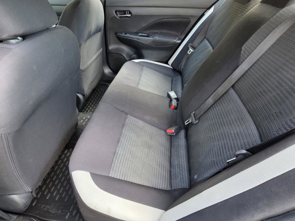 Used 2021 Nissan Versa SV image 8
