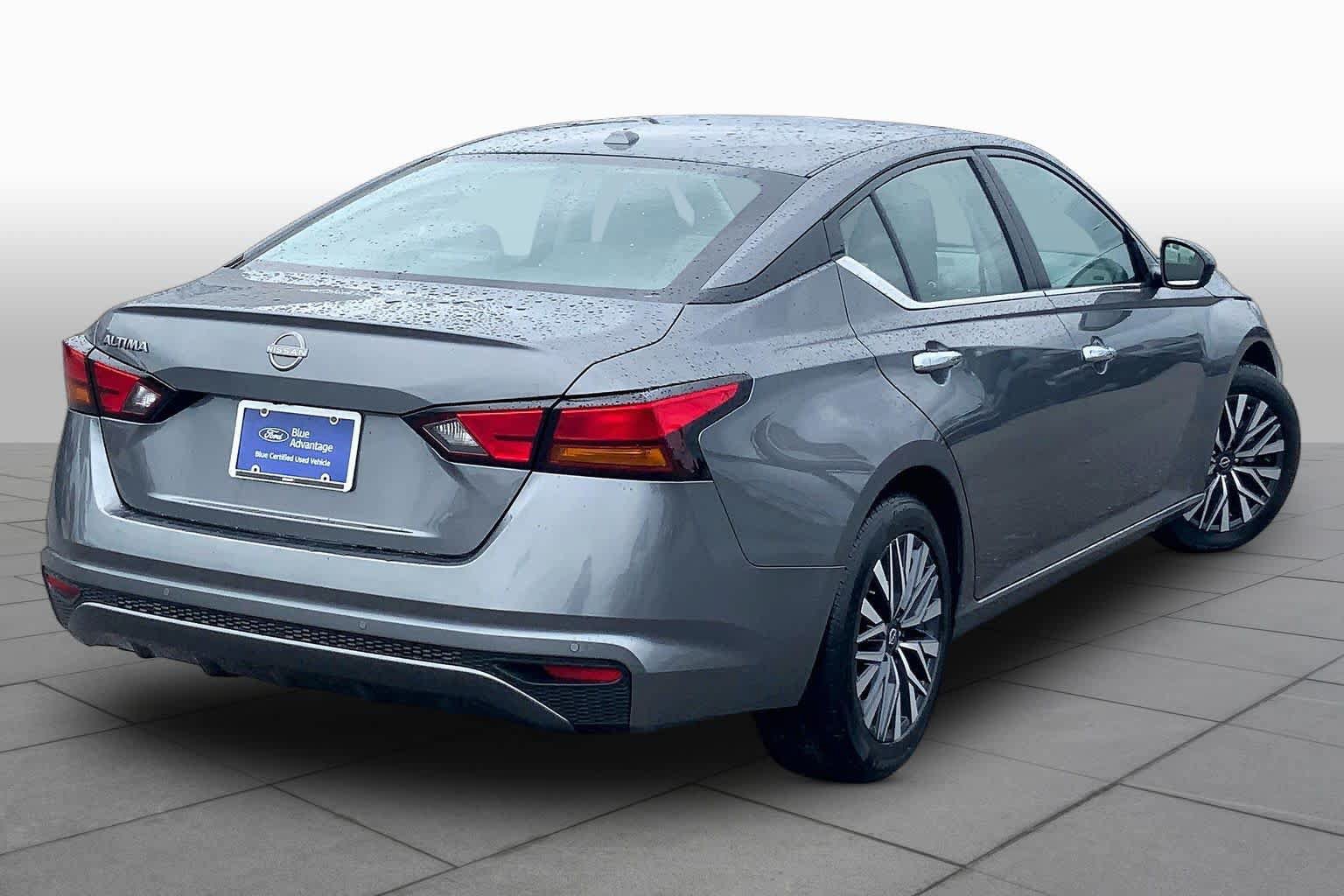 Used 2025 Nissan Altima 2.5 SV FWD image 12