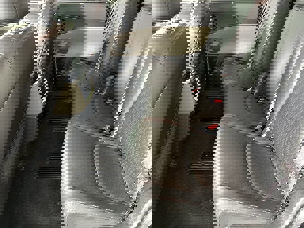 Used 2025 Kia Carnival EX image 23