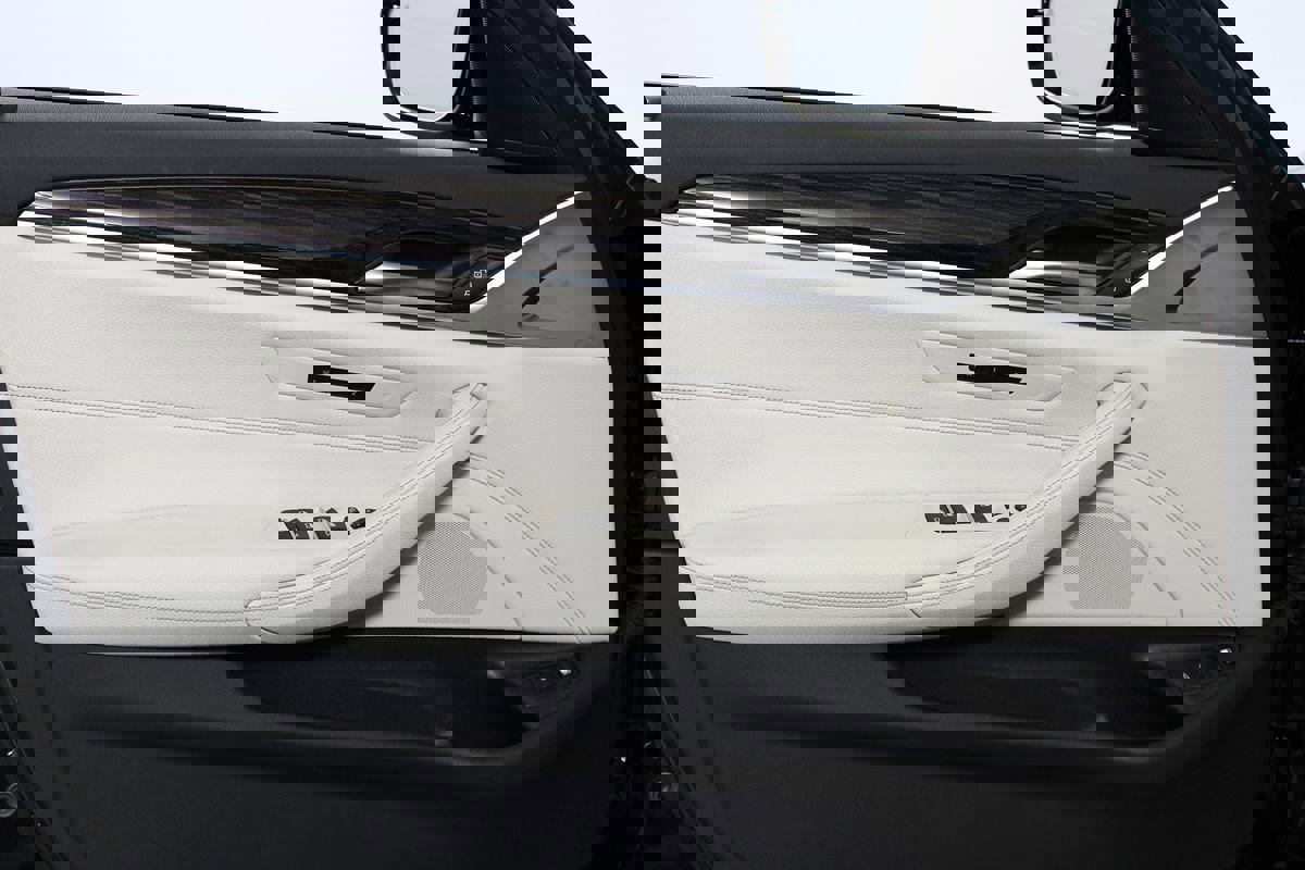 Used 2023 BMW 530e 530e w/ M Sport Package image 6