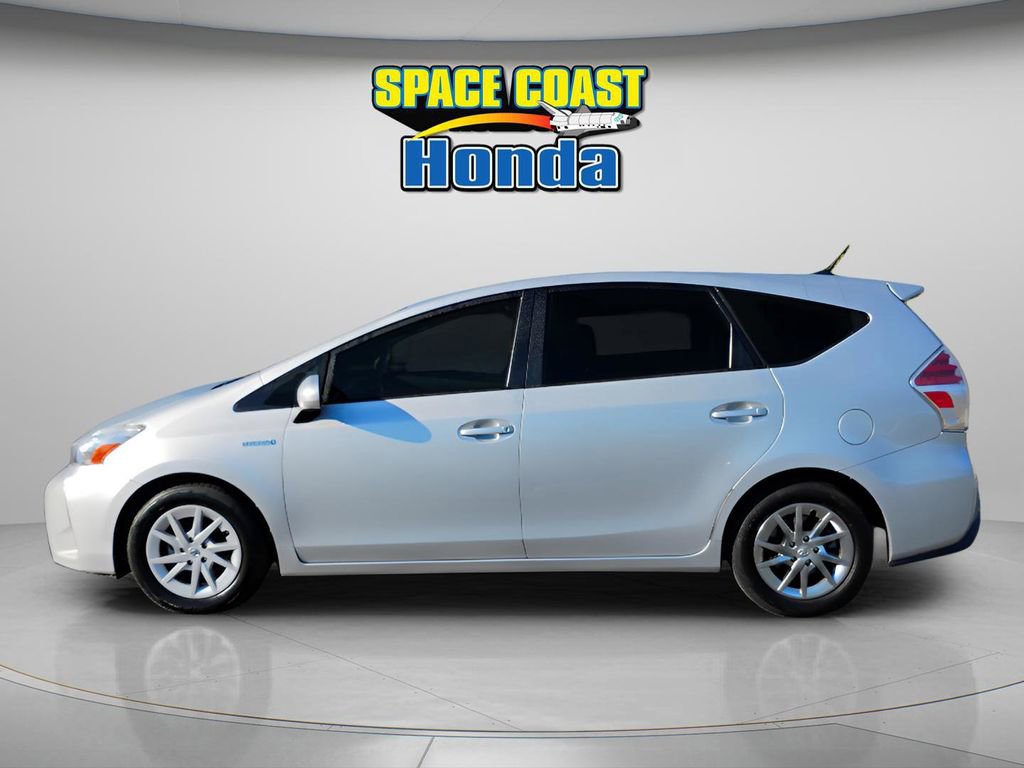 Used 2017 Toyota Prius V Four image 5