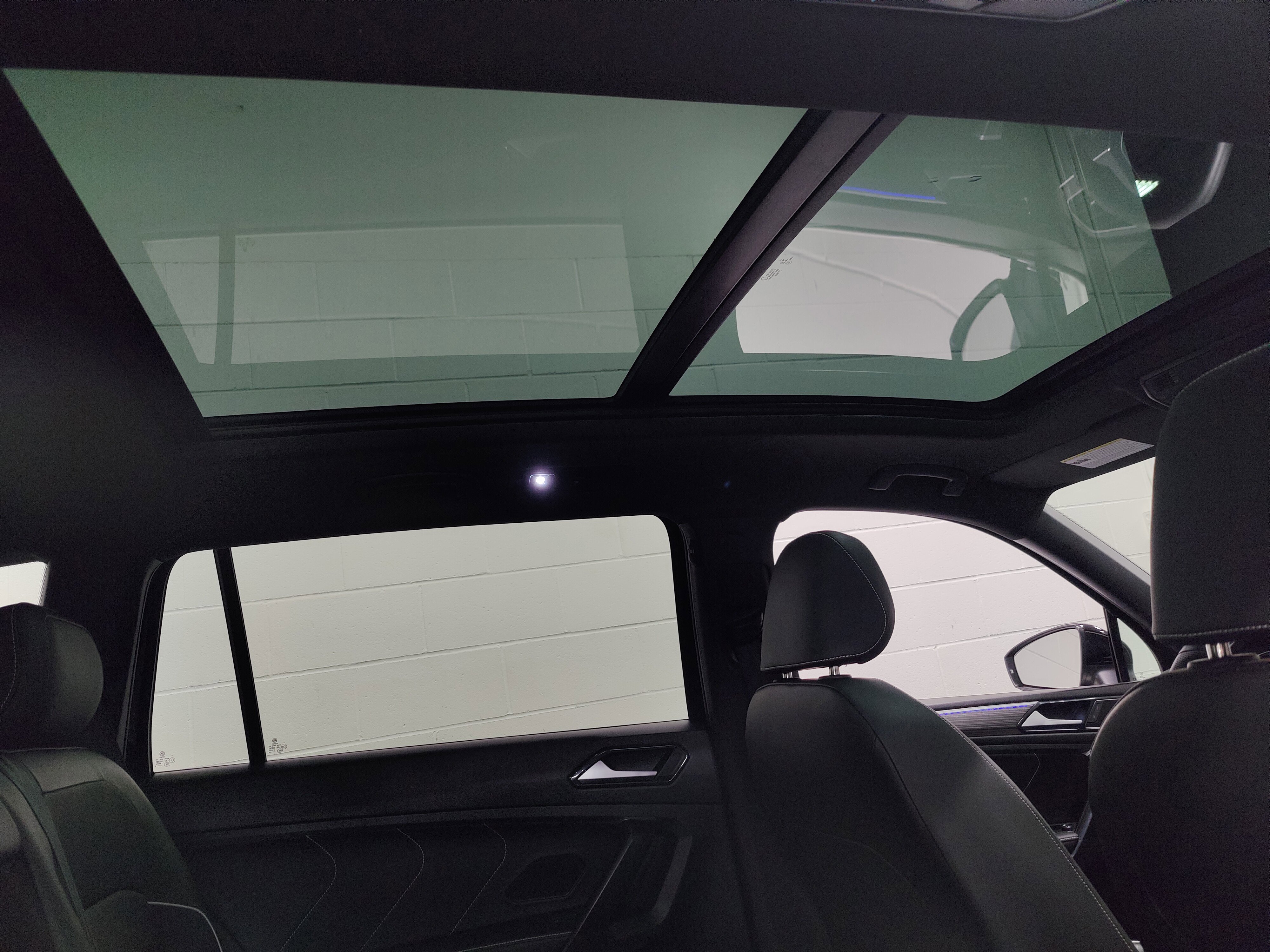 Used 2024 Volkswagen Tiguan SEL R-Line image 7