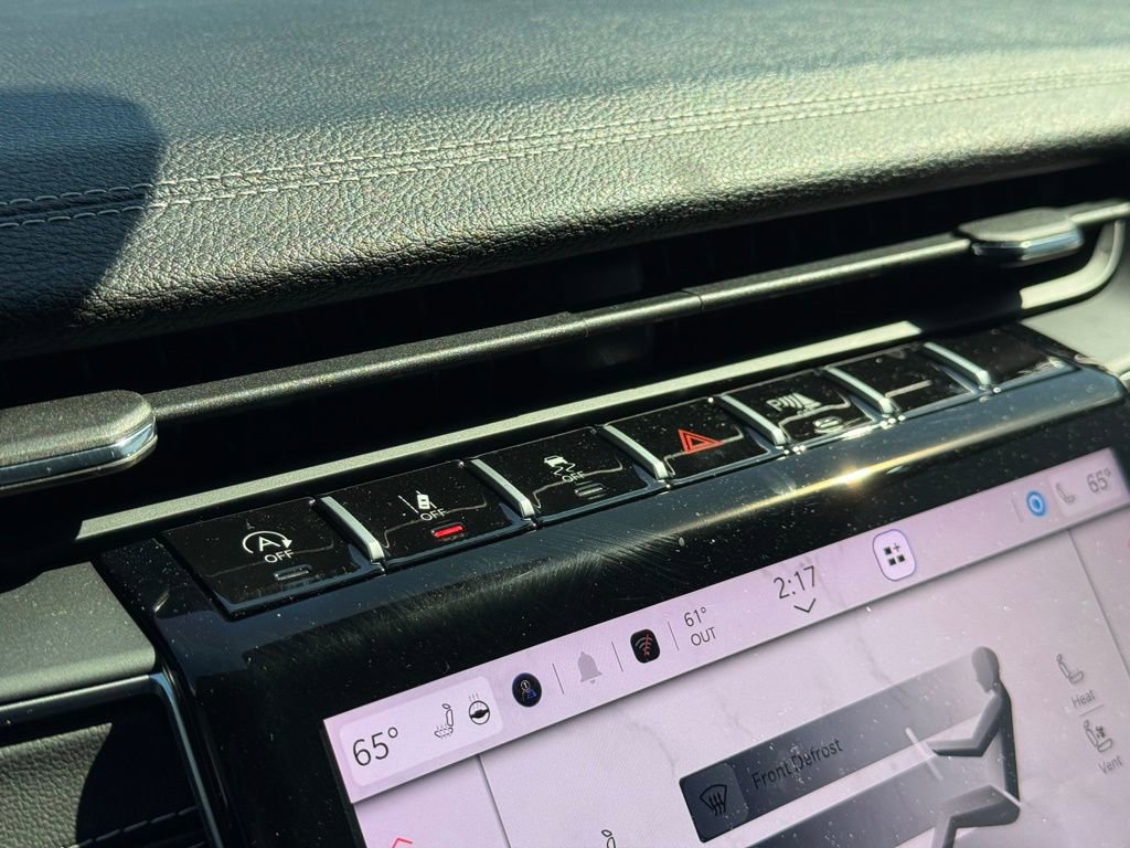 Used 2024 Jeep Grand Cherokee Limited w/ Luxury Tech Group II image 18