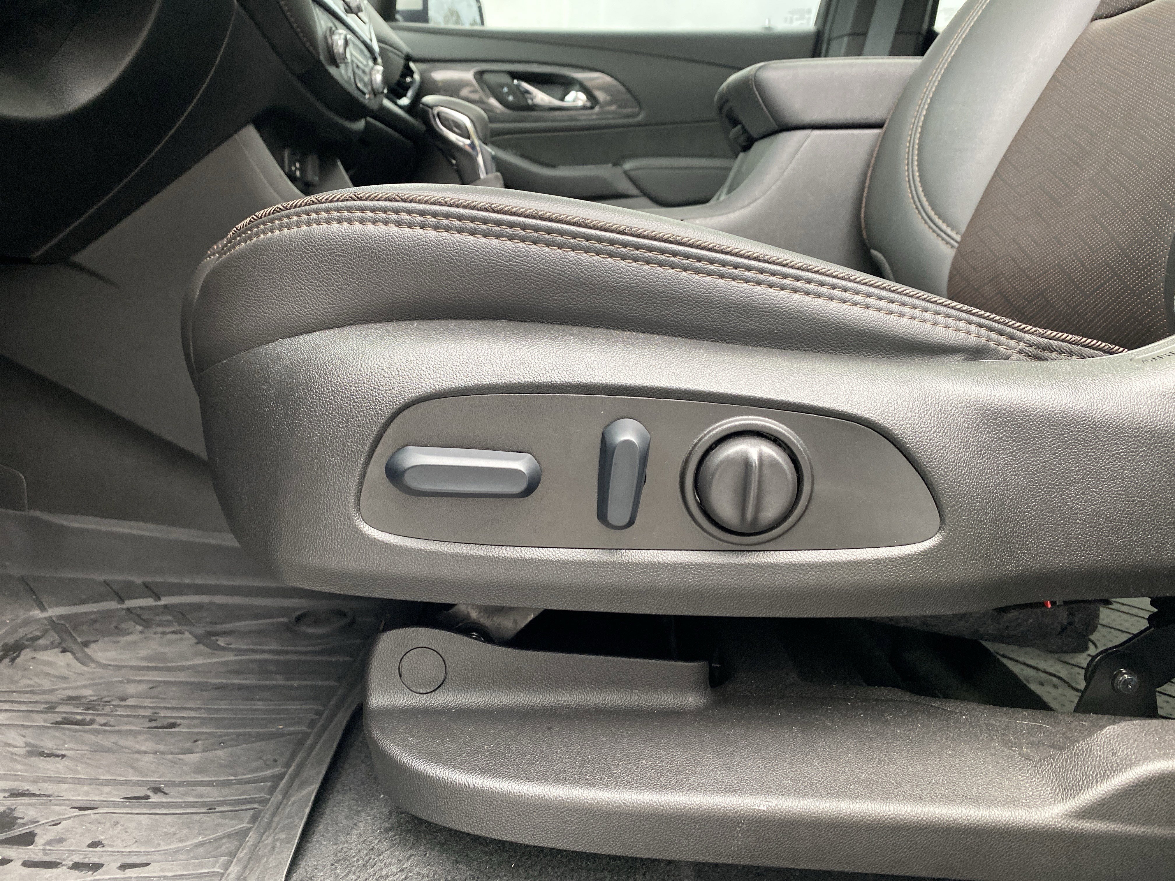 Used 2024 Chevrolet Traverse High Country w/ LPO, Floor Liner Package image 23