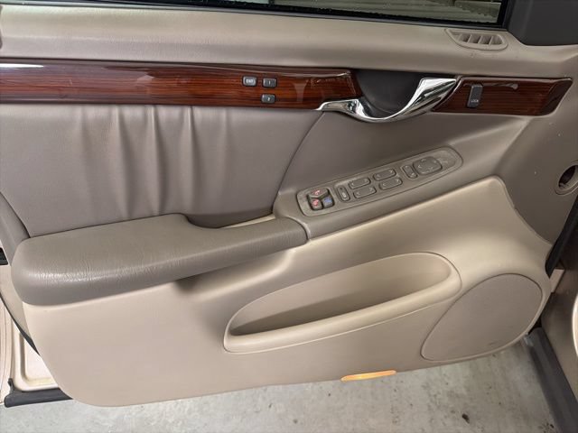 Used 2005 Cadillac De Ville DHS w/ Equipment Group FWD image 9