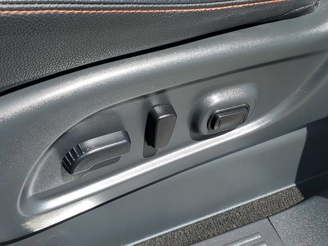 Used 2024 Nissan Titan PRO-4X w/ Pro-4x Convenience Package AWD/4WD image 8