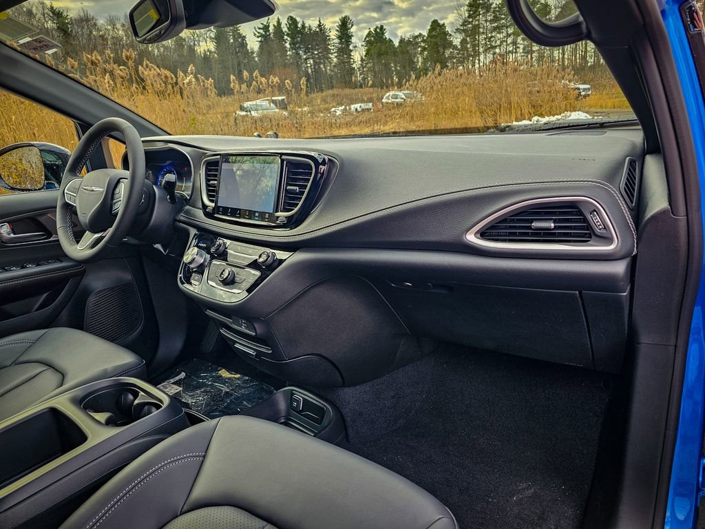 New 2026 Chrysler Pacifica Select image 44