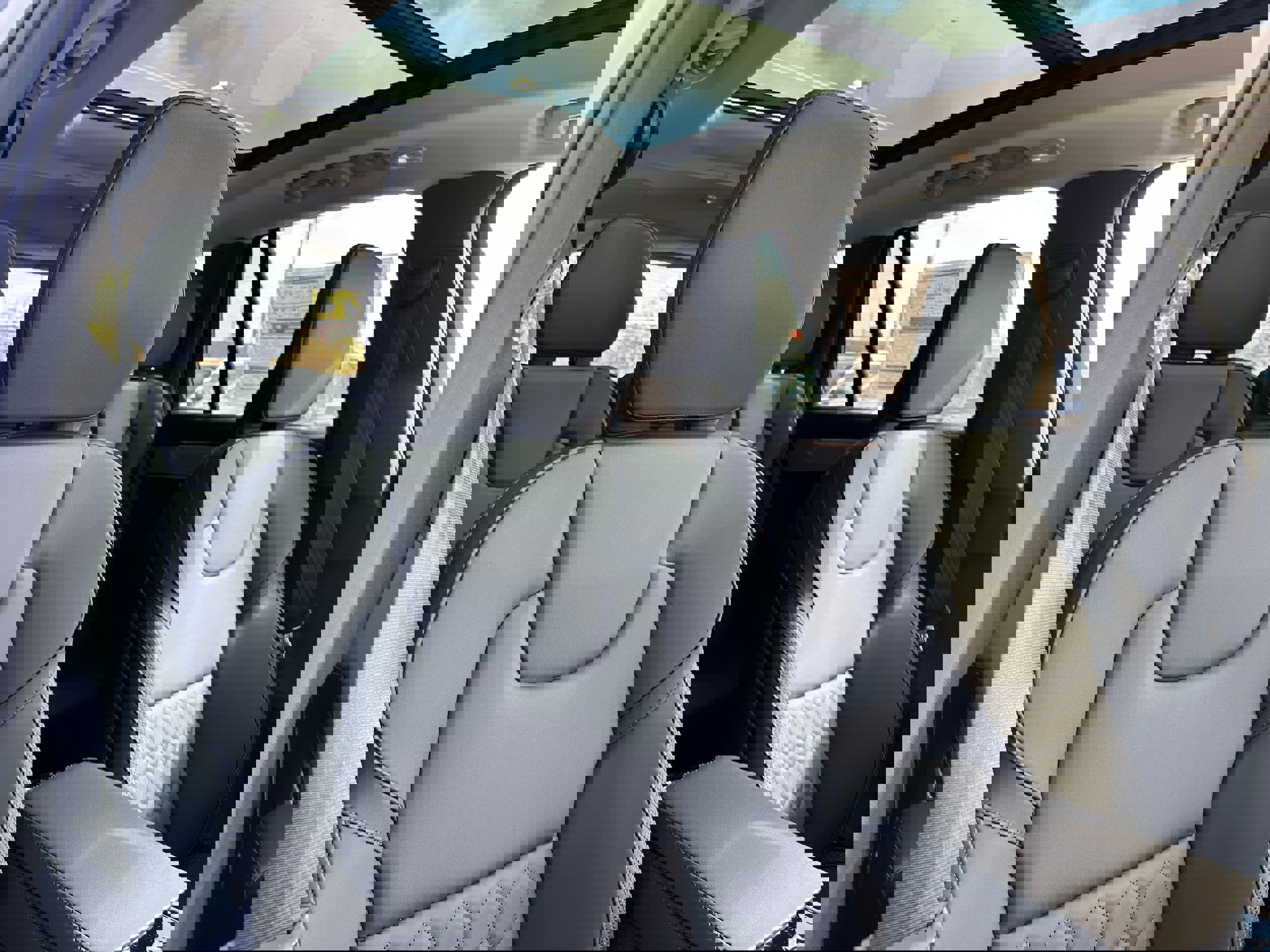 New 2025 Volvo XC90 T8 Plus w/ Protection Package Premier image 8