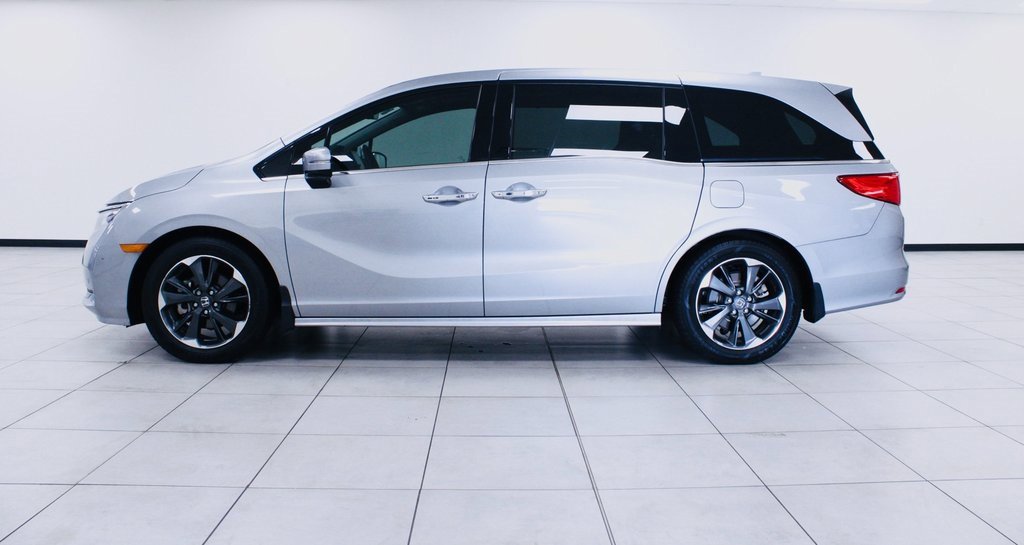 Used 2023 Honda Odyssey Elite image 2