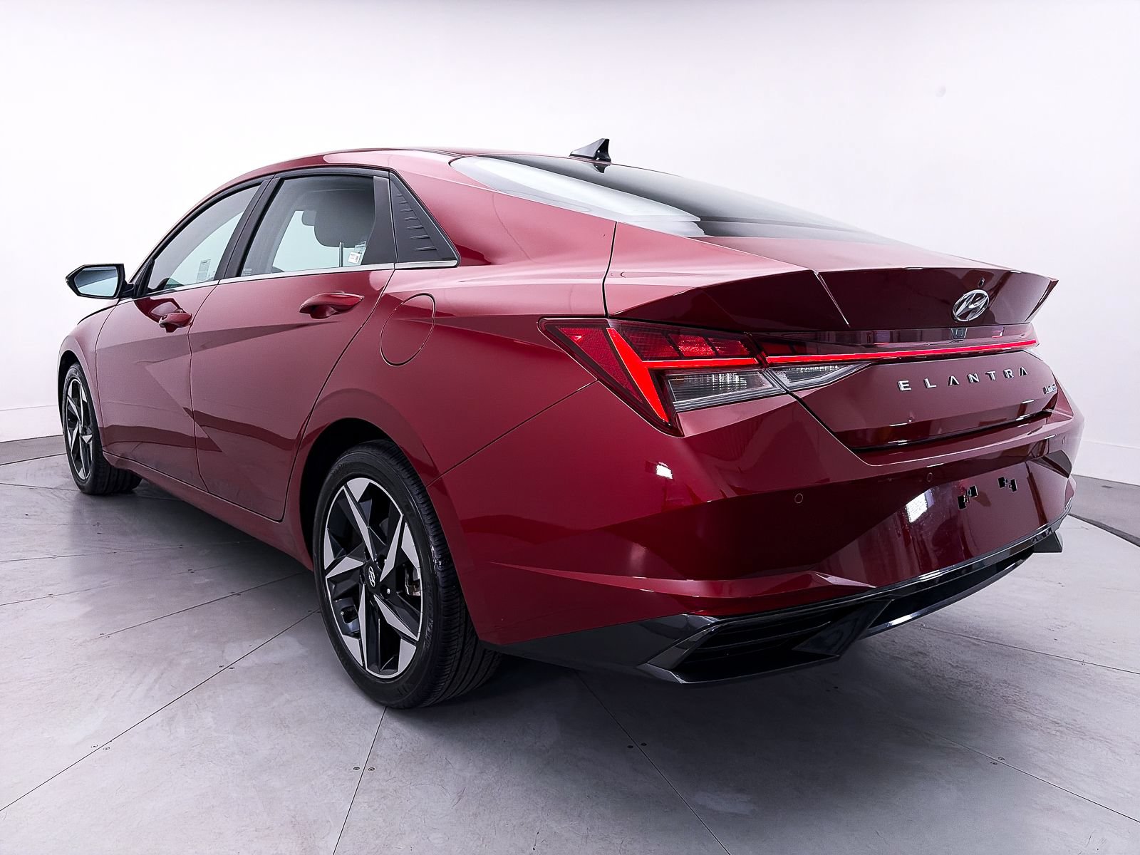 Used 2023 Hyundai Elantra Limited FWD image 14
