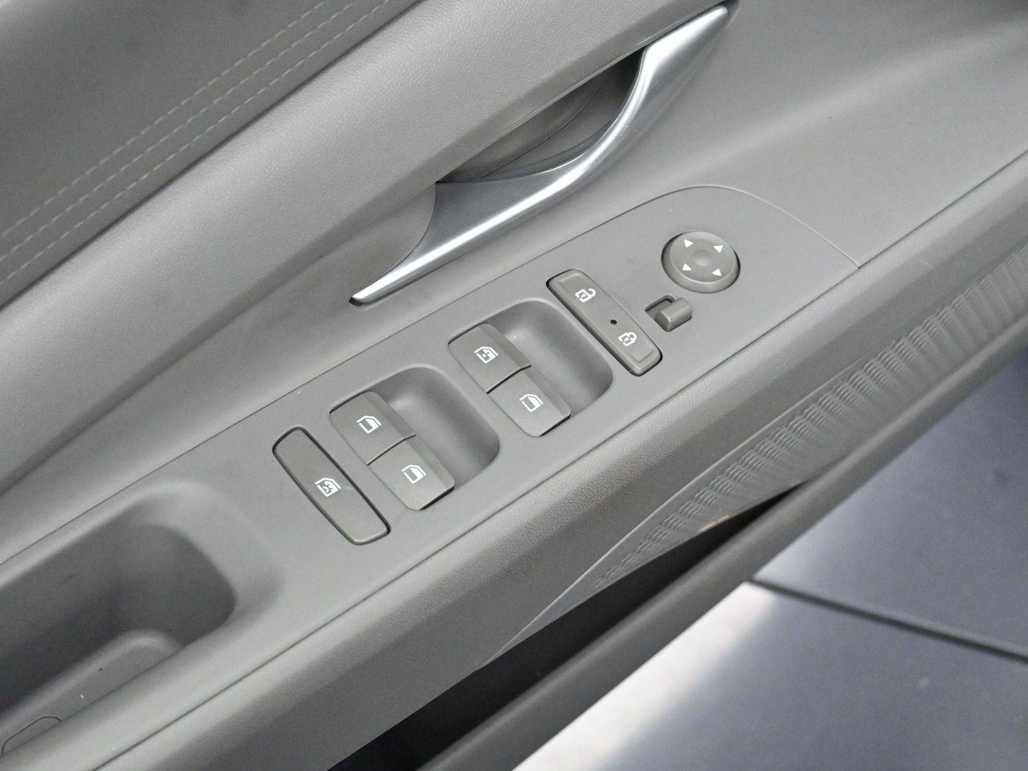 Used 2023 Hyundai Elantra SEL image 10