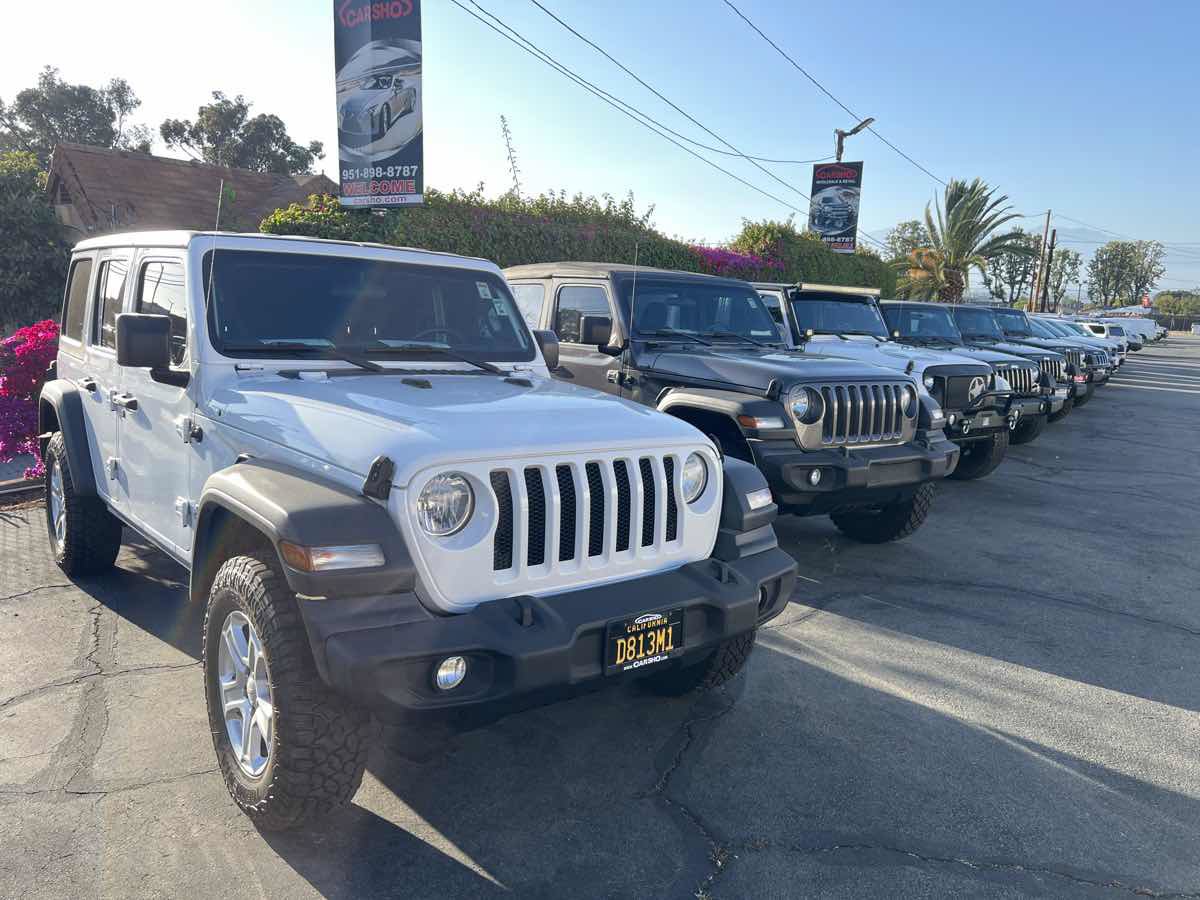 Used 2018 Jeep Wrangler Unlimited Sport S AWD/4WD image 3