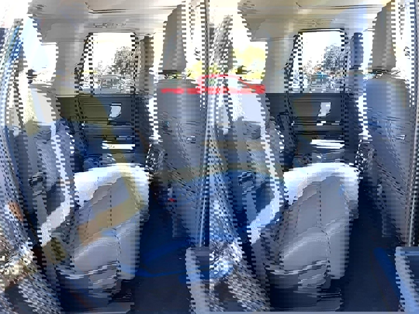 New 2025 Ford Expedition Active image 13