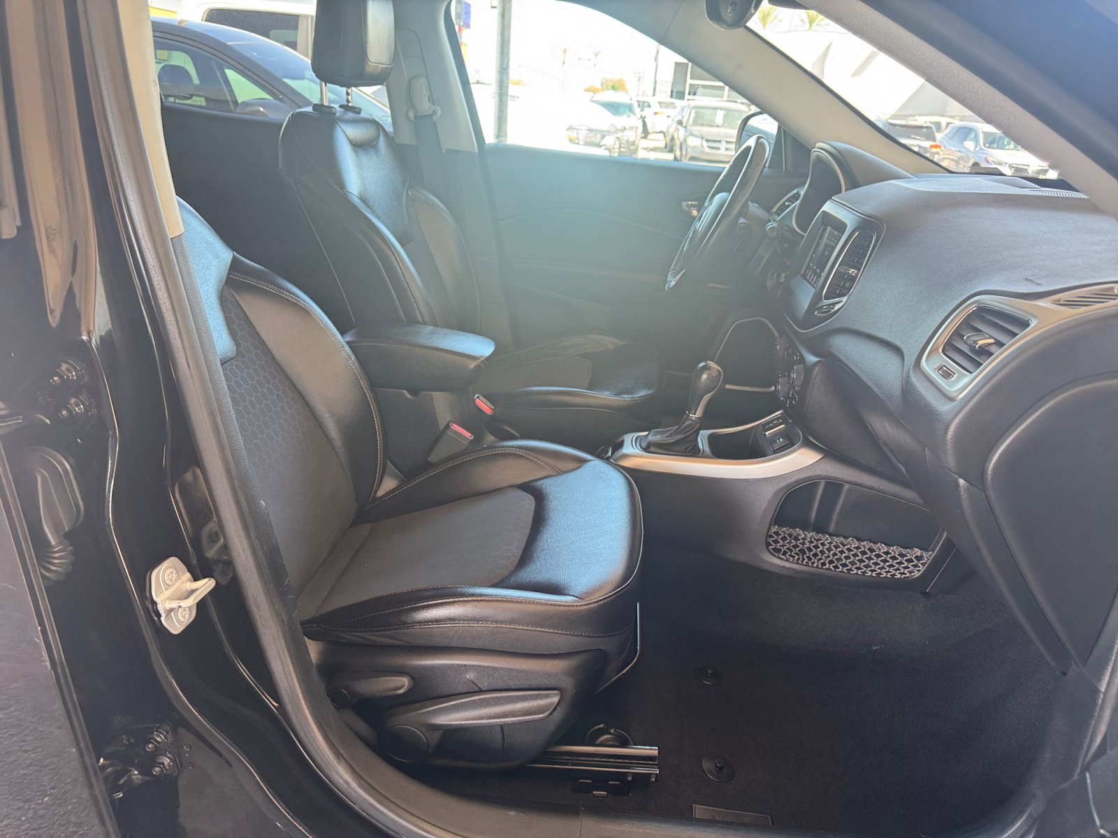 Used 2018 Jeep Compass Latitude w/ Popular Equipment Group FWD image 30