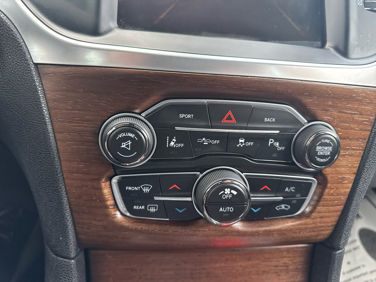 Used 2016 Chrysler 300 C Platinum w/ Safetytec Plus Group image 36