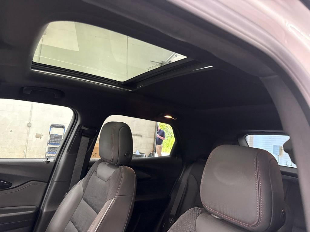 Used 2023 Chevrolet TrailBlazer RS w/ Sun and Liftgate Package AWD/4WD image 22