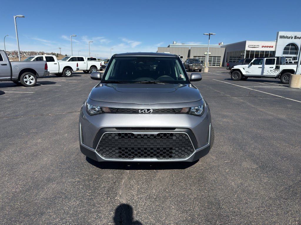 Used 2025 Kia Soul LX FWD image 2