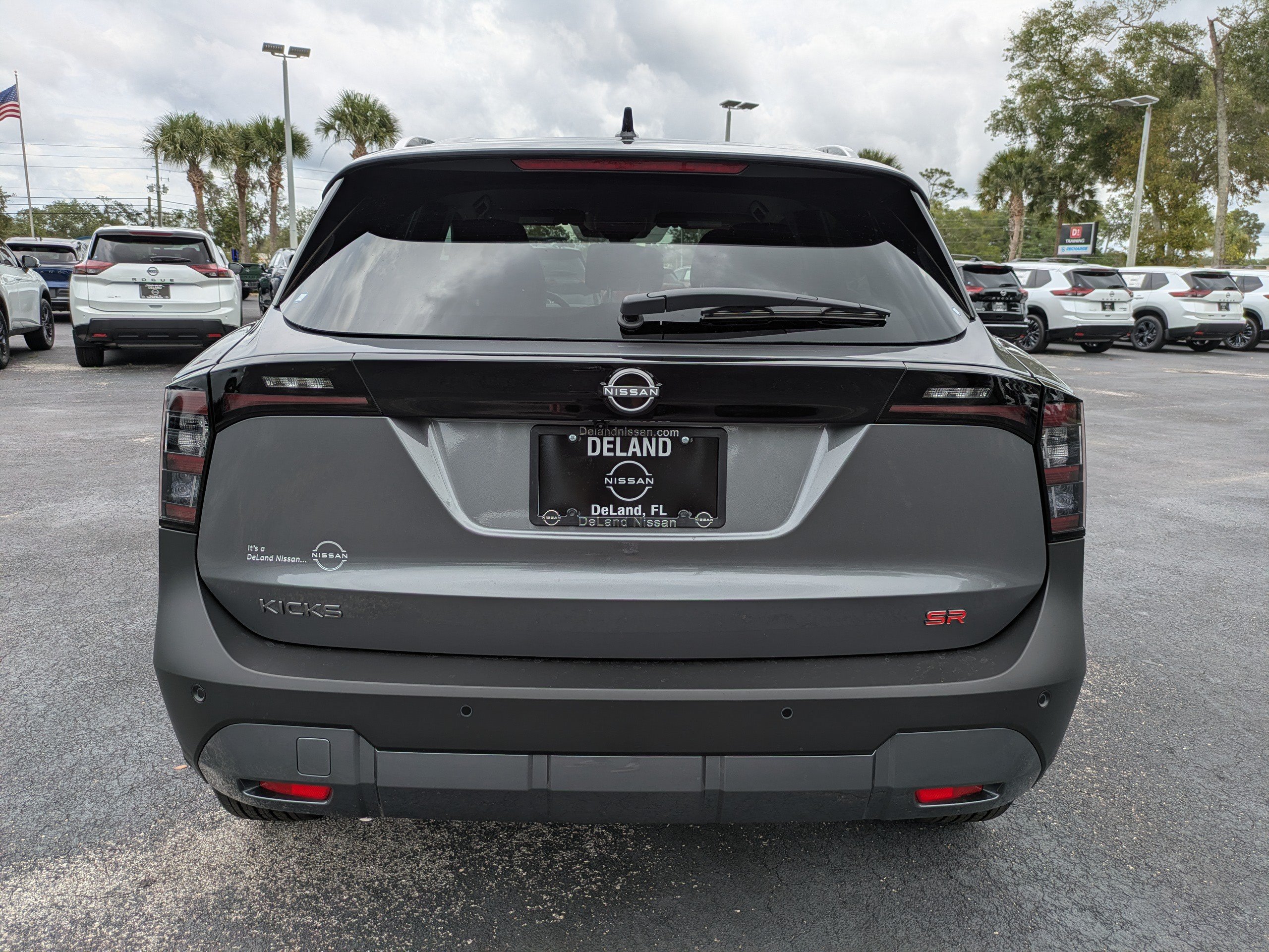 New 2026 Nissan Kicks SR FWD image 5