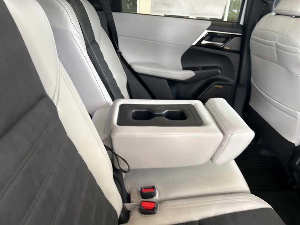 New 2026 Mitsubishi Outlander SE image 28
