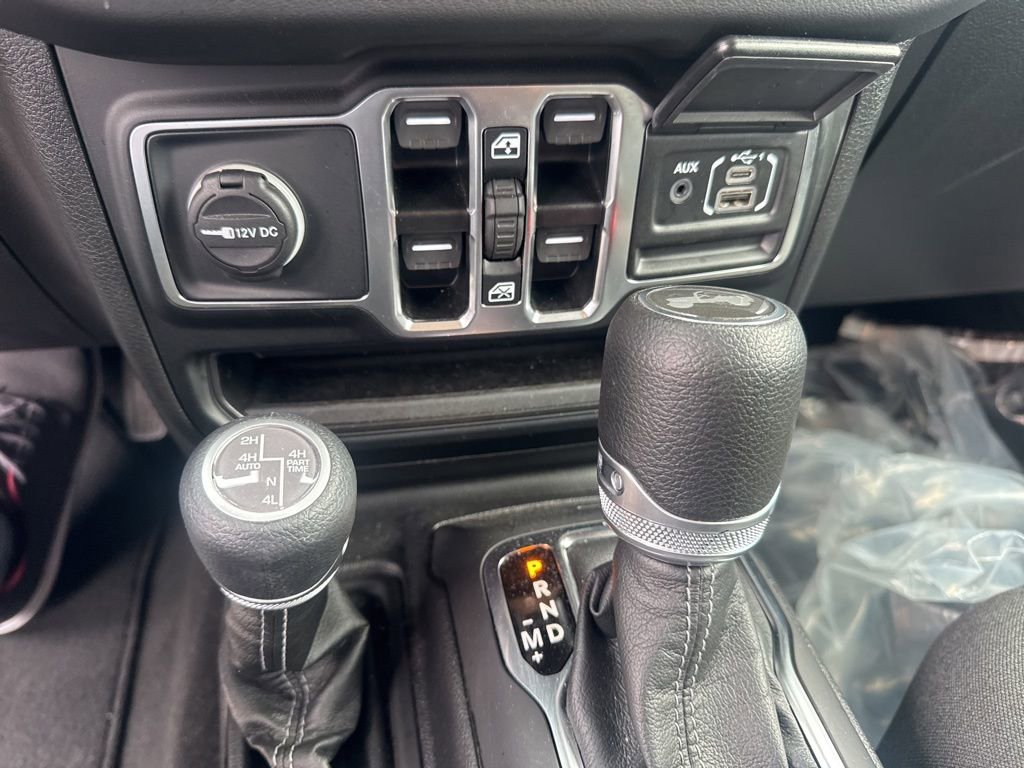 Used 2025 Jeep Wrangler Unlimited Sahara w/ Safety Group image 16