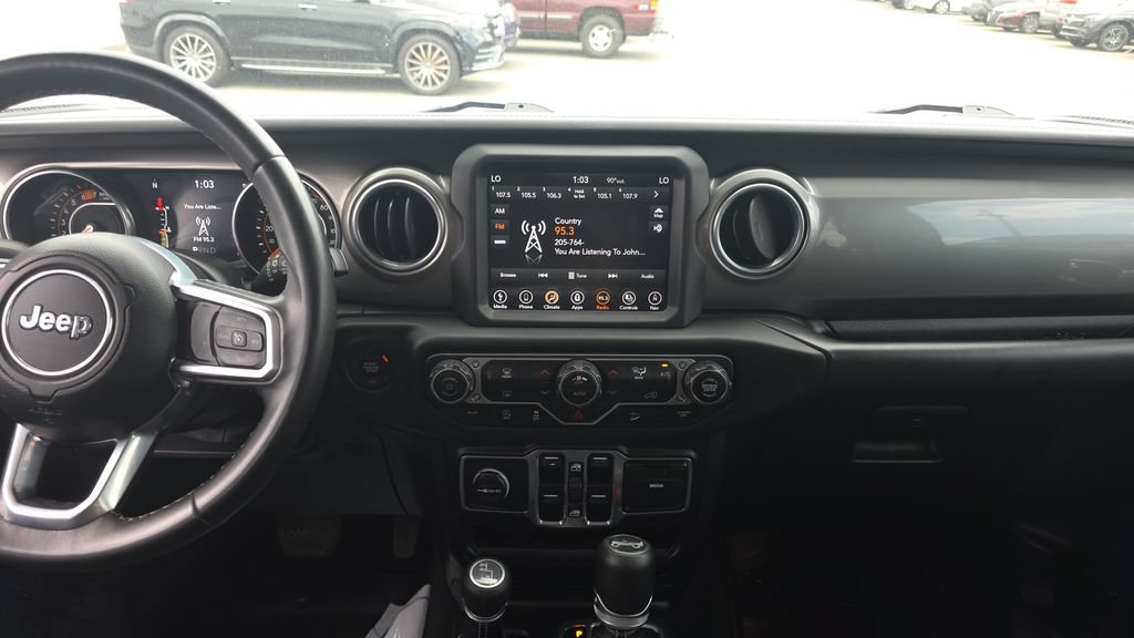 Used 2018 Jeep Wrangler Unlimited Sahara AWD/4WD image 25