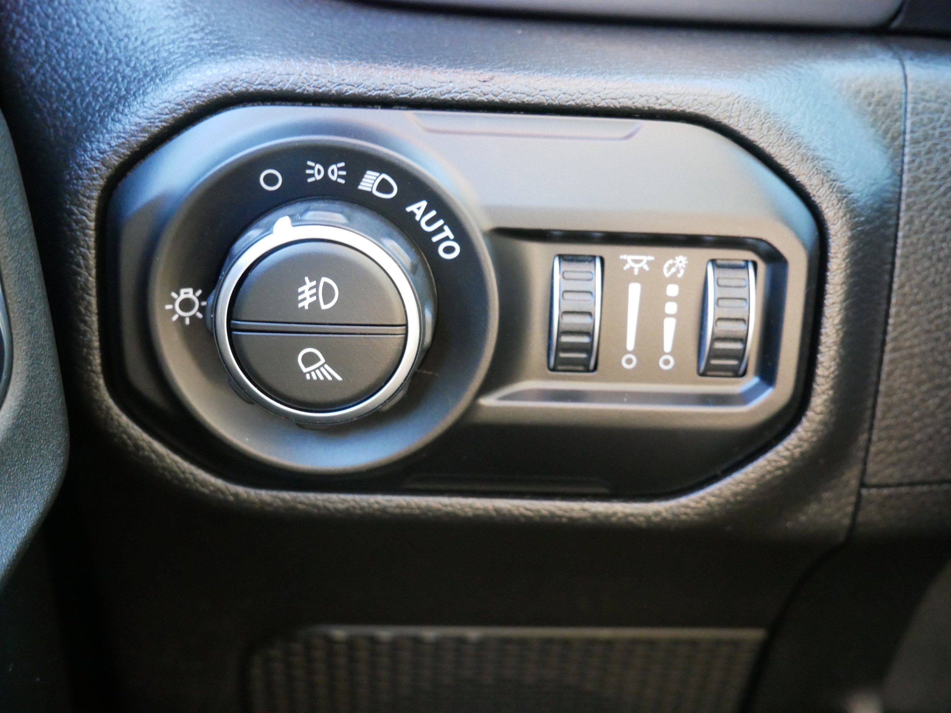 Used 2021 Jeep Gladiator Willys image 26