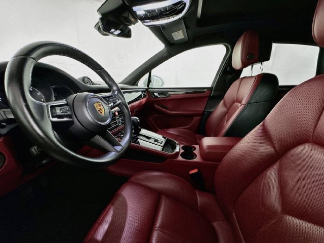 Used 2023 Porsche Macan AWD/4WD image 18