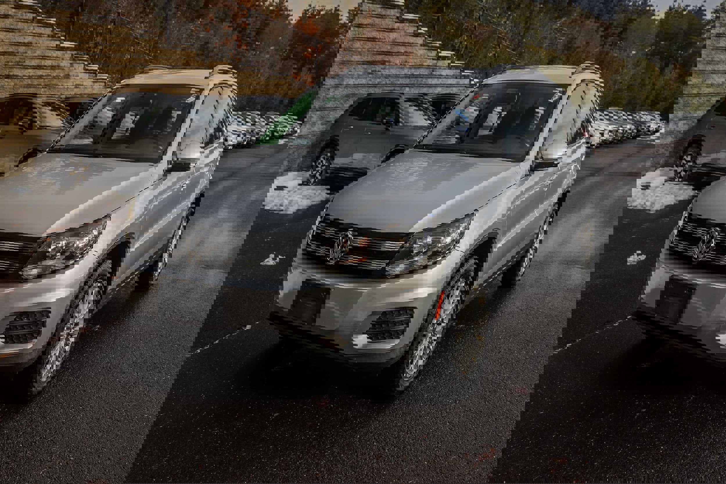 Used 2017 Volkswagen Tiguan Limited w/ Premium Package image 9