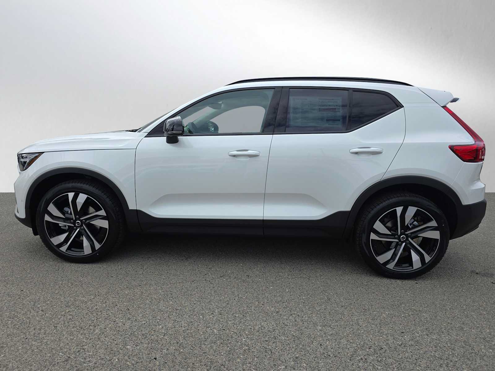 New 2026 Volvo XC40 B5 Plus w/ Protection Package Premier AWD/4WD image 6
