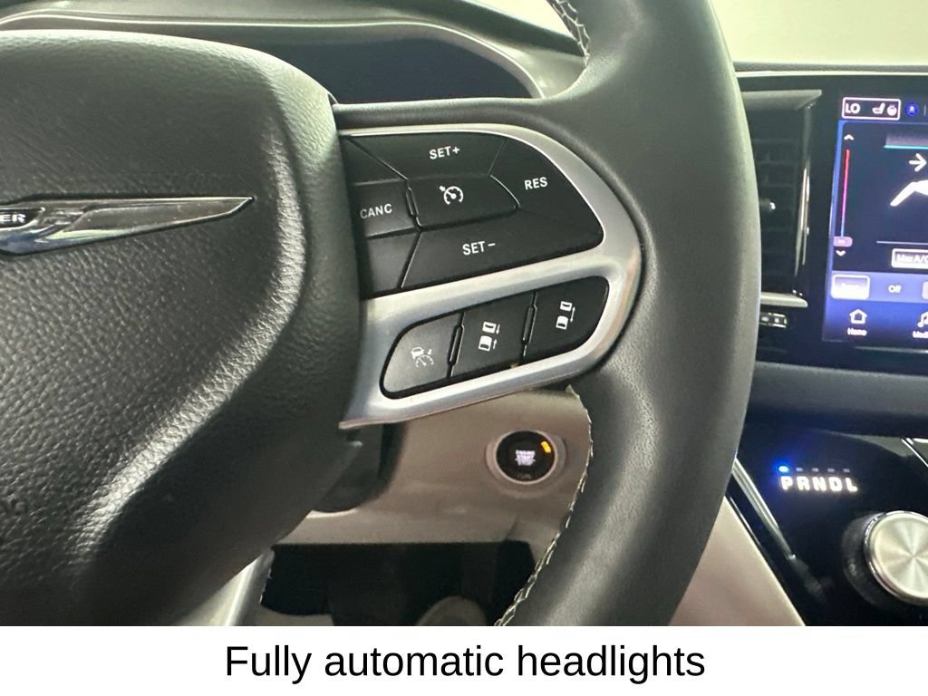 Used 2023 Chrysler Pacifica Touring-L FWD image 39