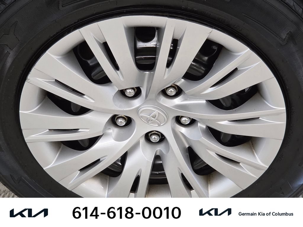 Used 2014 Toyota Camry LE FWD image 12