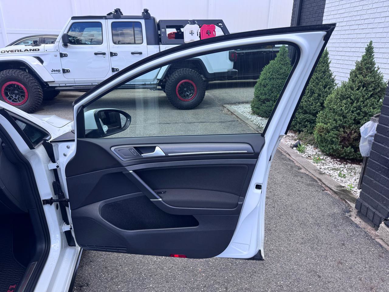 Used 2018 Volkswagen GTI SE FWD image 22