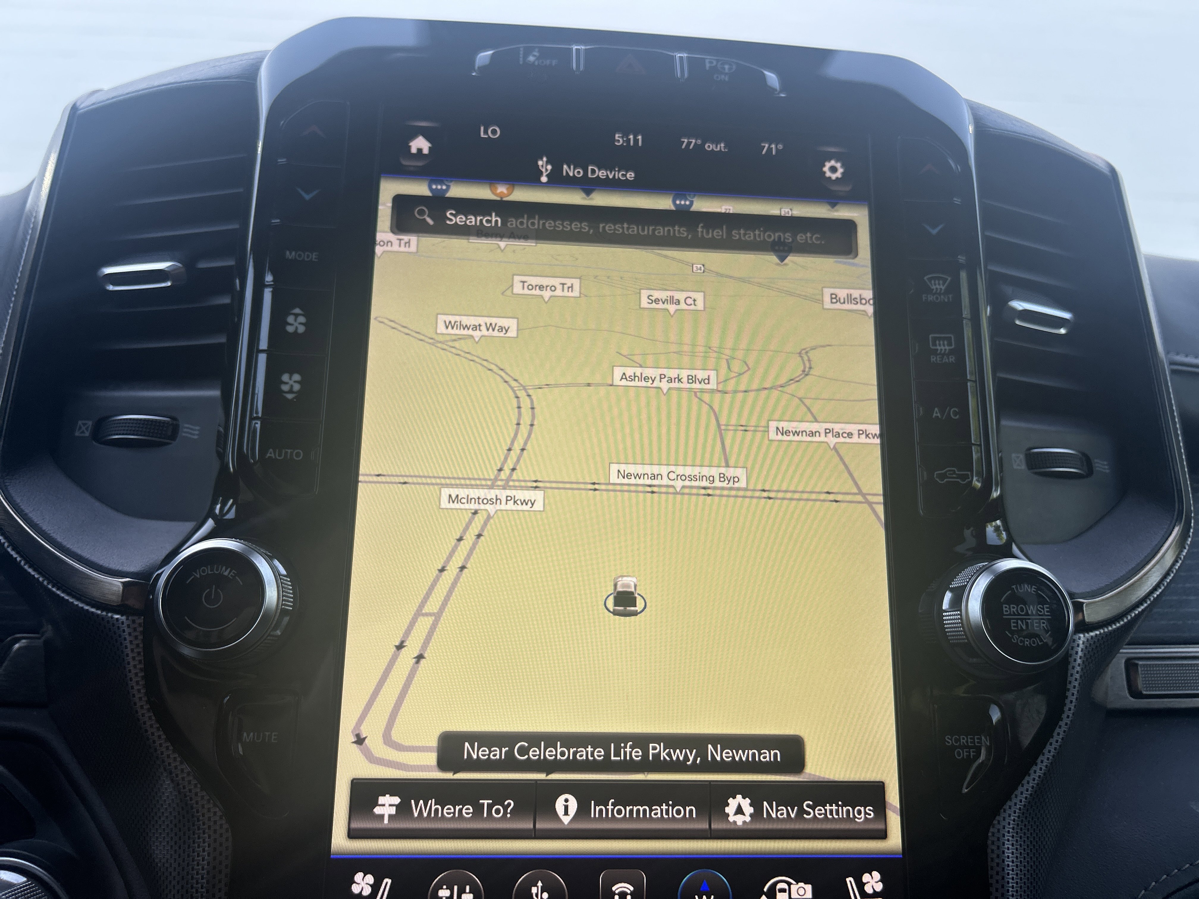 Used 2019 RAM 1500 Limited AWD/4WD image 12
