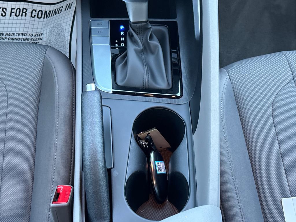 Certified 2025 Hyundai Elantra SE w/ Cargo Package image 19