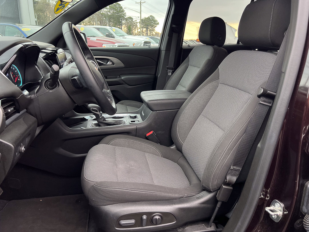 Used 2023 Chevrolet Traverse LT image 17
