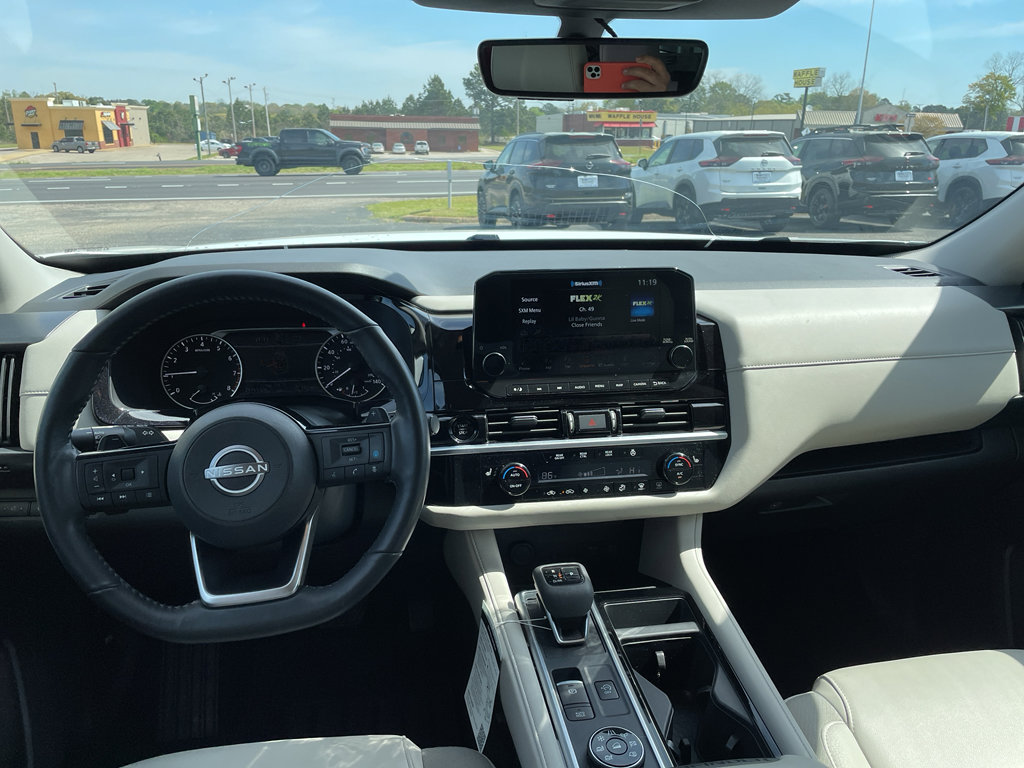 Certified 2025 Nissan Pathfinder SL image 11