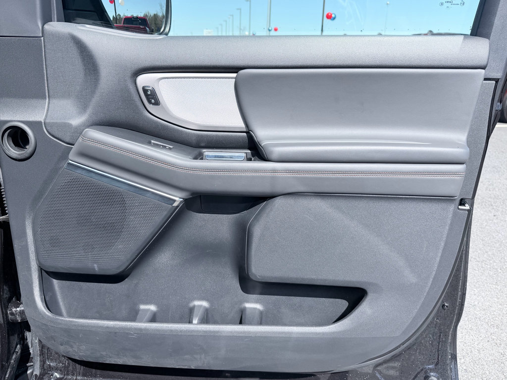 Used 2025 Ford Expedition Active AWD/4WD image 34