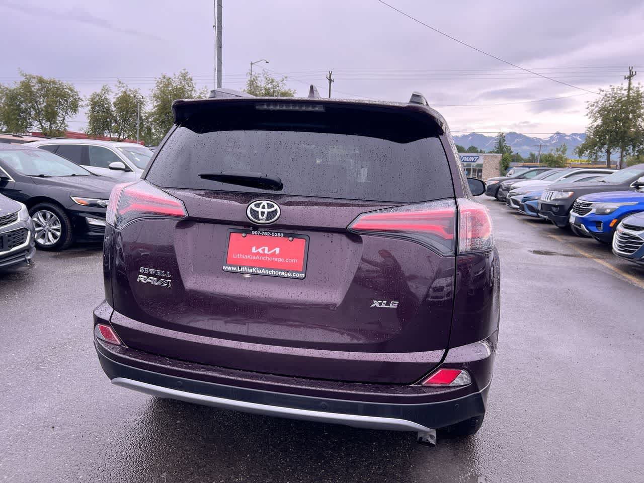 Used 2018 Toyota RAV4 XLE FWD image 27