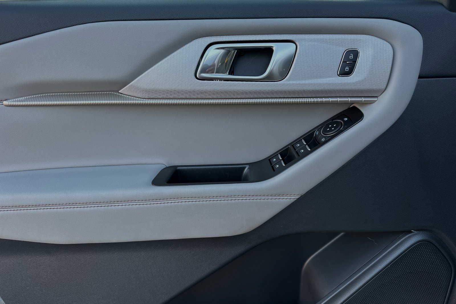 New 2025 Ford Explorer Active w/ Active Comfort Package image 7