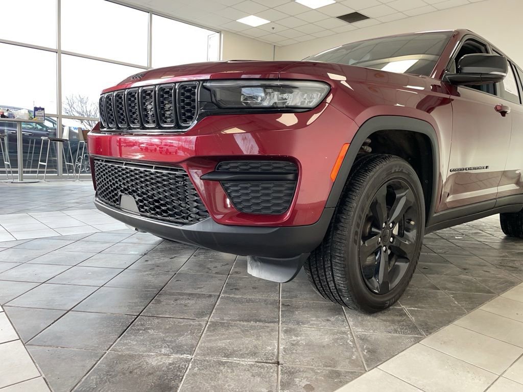 Used 2024 Jeep Grand Cherokee Altitude image 15