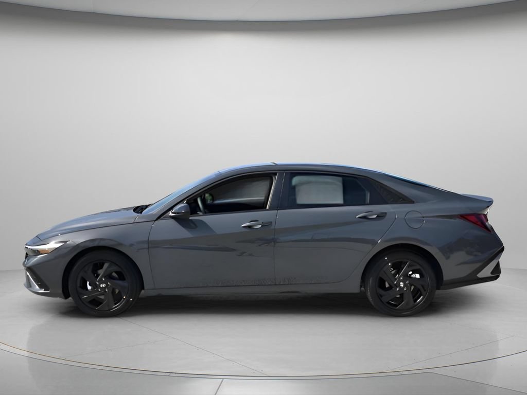 New 2026 Hyundai Elantra SEL Sport FWD image 2