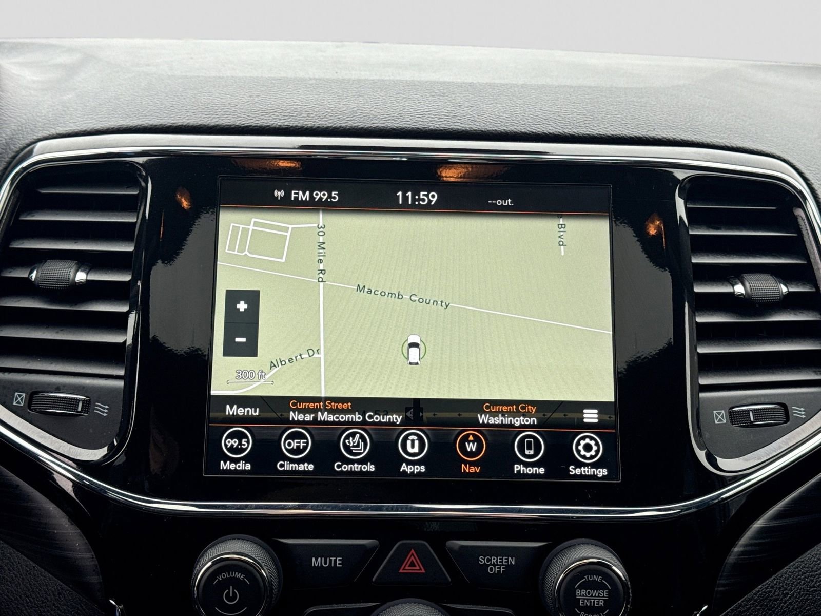 Used 2022 Jeep Grand Cherokee Altitude AWD/4WD image 32