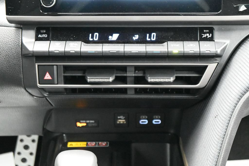 Used 2026 Toyota Camry SE FWD image 21