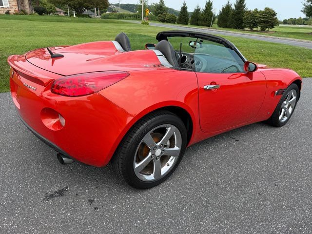 Used 2008 Pontiac Solstice Convertible w/ Premium Package RWD image 11