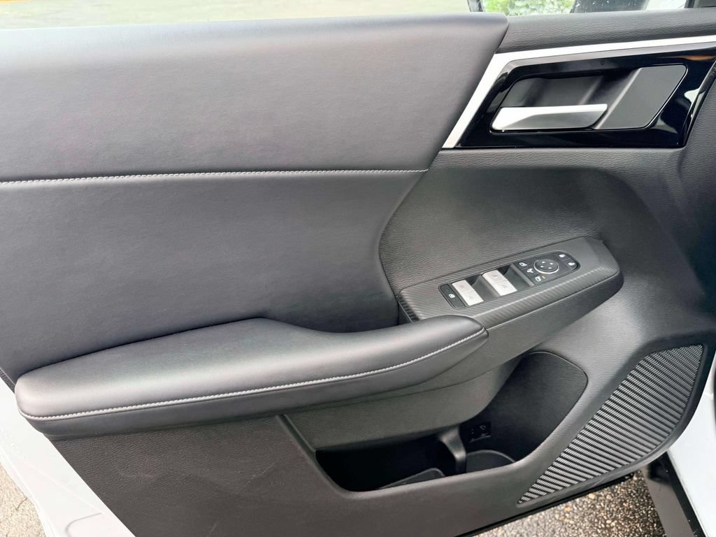 Used 2024 Mitsubishi Outlander SE FWD image 17