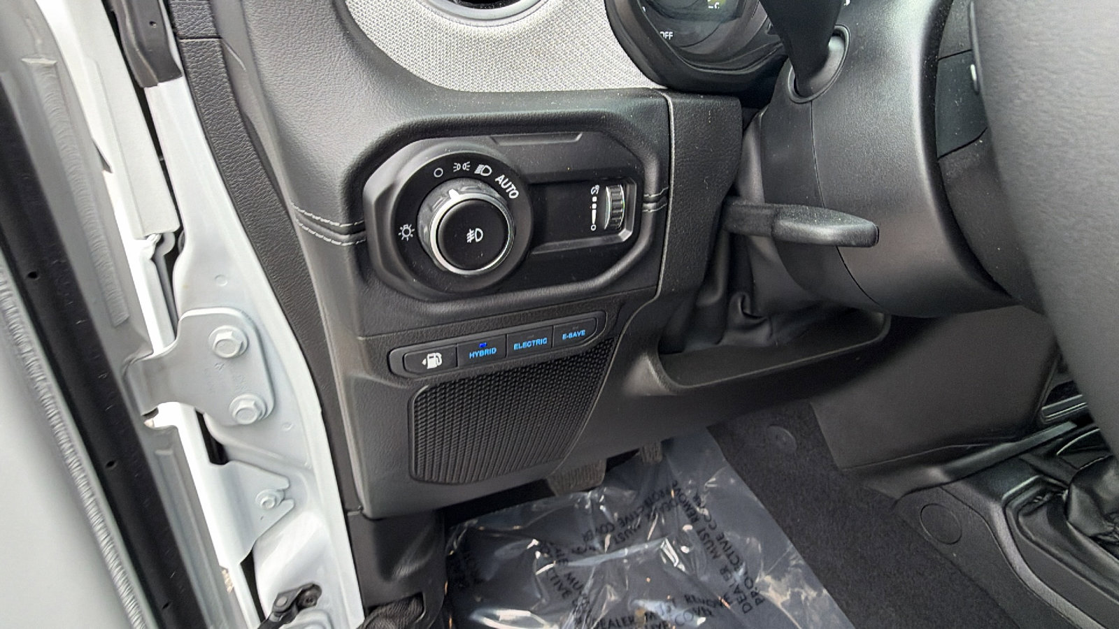 Used 2025 Jeep Wrangler Sahara image 25