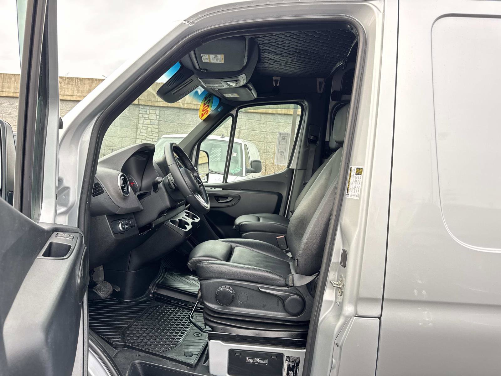 Used 2022 Mercedes-Benz Sprinter 2500 image 22